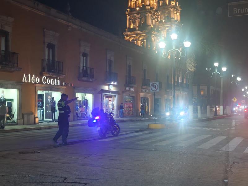 Falla de transformador deja sin luz a zona centro de Durango.