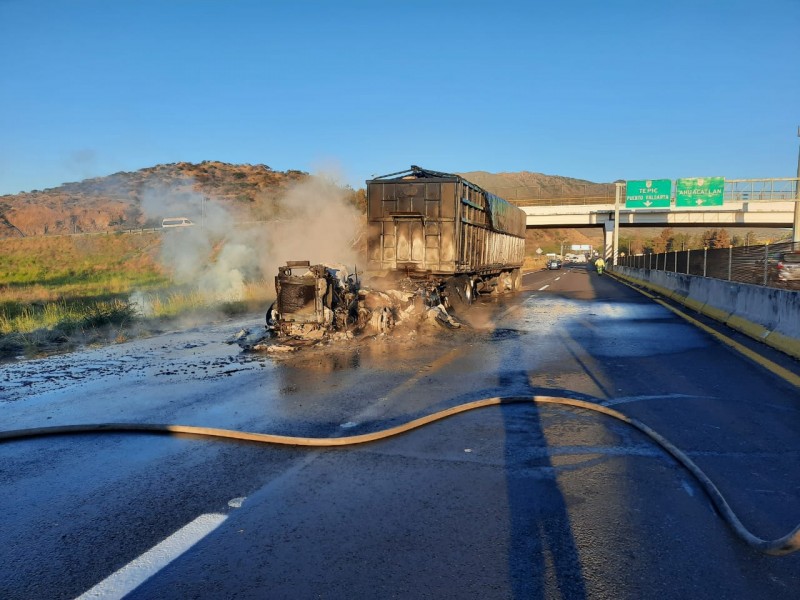 Falla eléctrica provoca nuevamente siniestro en autopista Guadalajara-Tepic