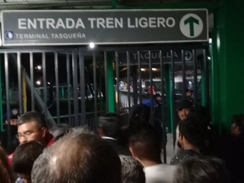 Falla en Tren Ligero ocasiona cierre de estación