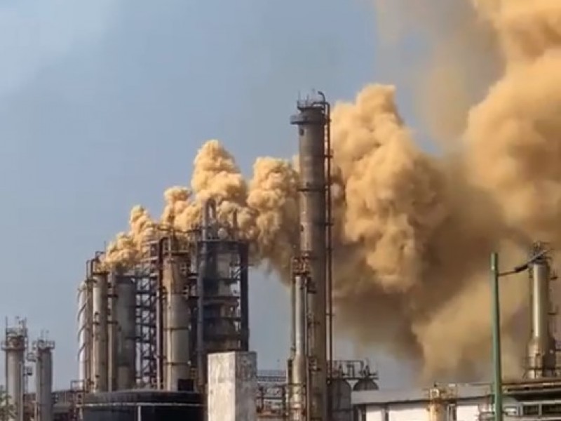 Fallas en refinería de Salina Cruz; deja contaminación en ambiente