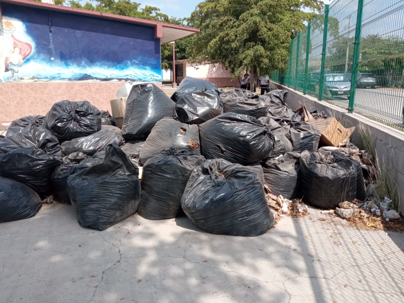 Fallas en recolección de basura afecta a escuelas de Ahome