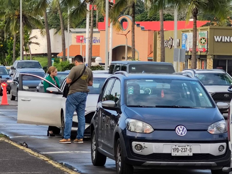 Fallece conductor dentro de su auto en Boca del Río
