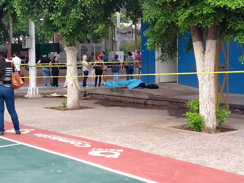 Fallece, después de jugar básquetbol.