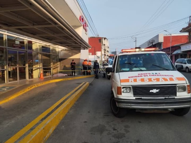Fallece hombre fuera de central camionera en Tapachula