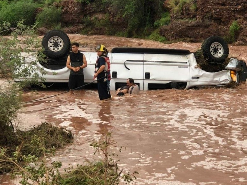 Fallece menor al ser arrastrado por arroyo en San Carlos