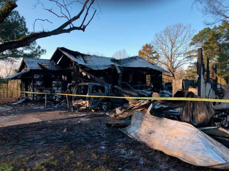 Fallece mujer junto a sus hijos en incendio en EU