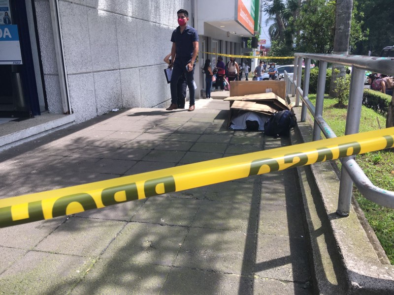 Fallece persona en la vía pública en Xalapa
