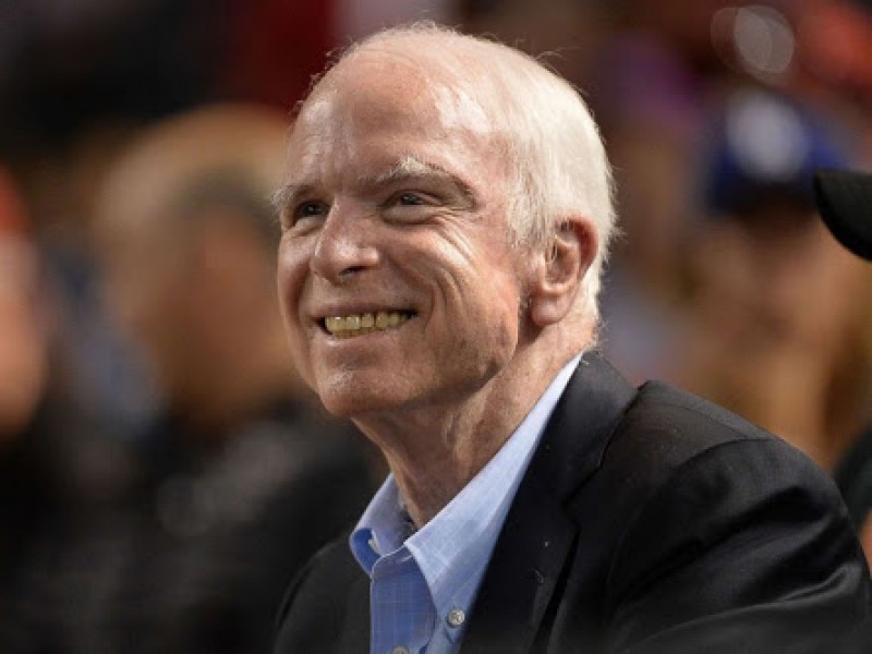 Fallece senador republicano John McCain