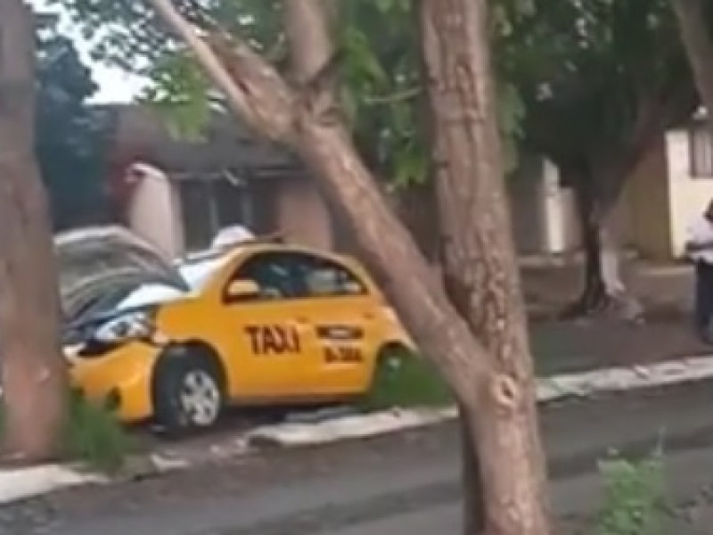 Fallece taxista al transitar por avenida Ramón Serrano, VdeA