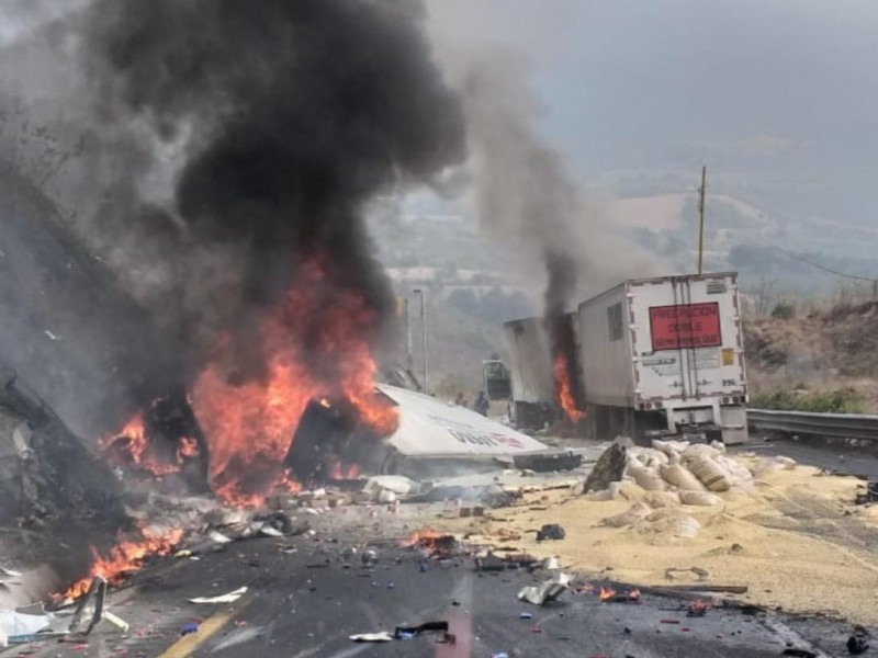 Fallece una persona en accidente múltiple de Maltrata