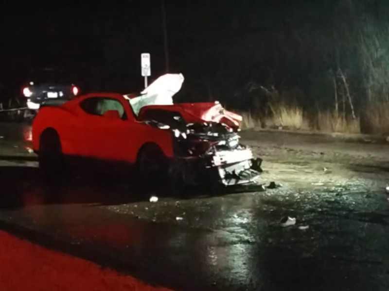 Fallecen dos jóvenes en accidente automovilístico