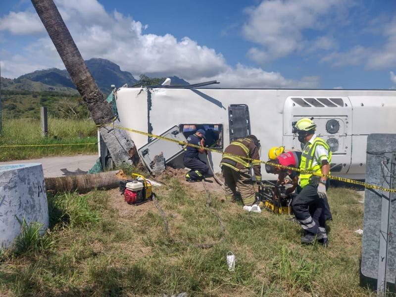 Fallecen dos personas en accidente de autobús en Chilpancingo