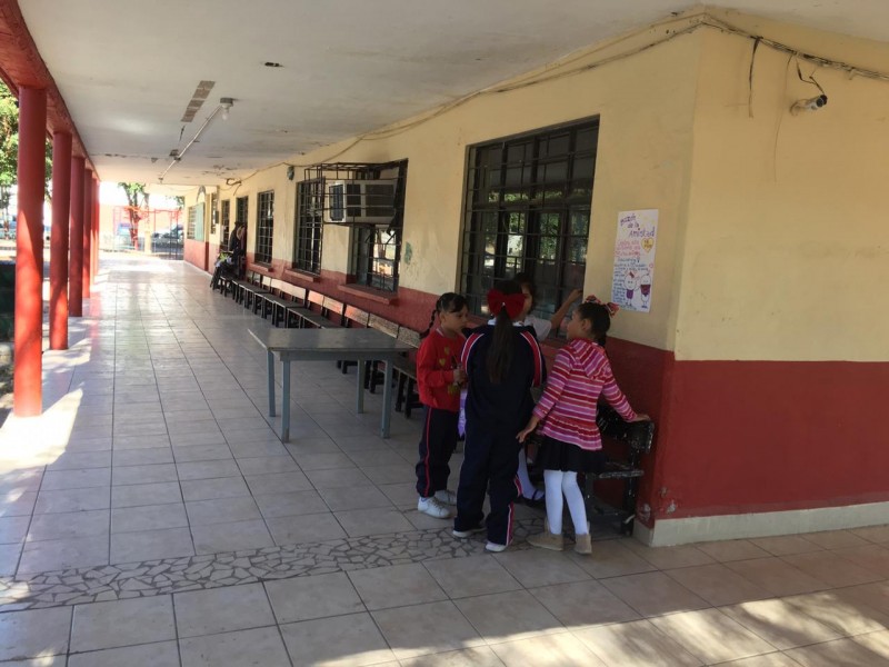 Falsa alarma de suspensión de agua causa descontrol en escuelas