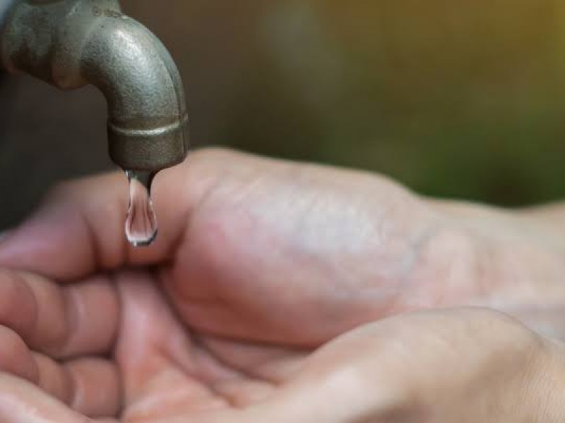 FALTA AGUA EN LA COLONIA ARMANDO DEL CASTILLO FRANCO