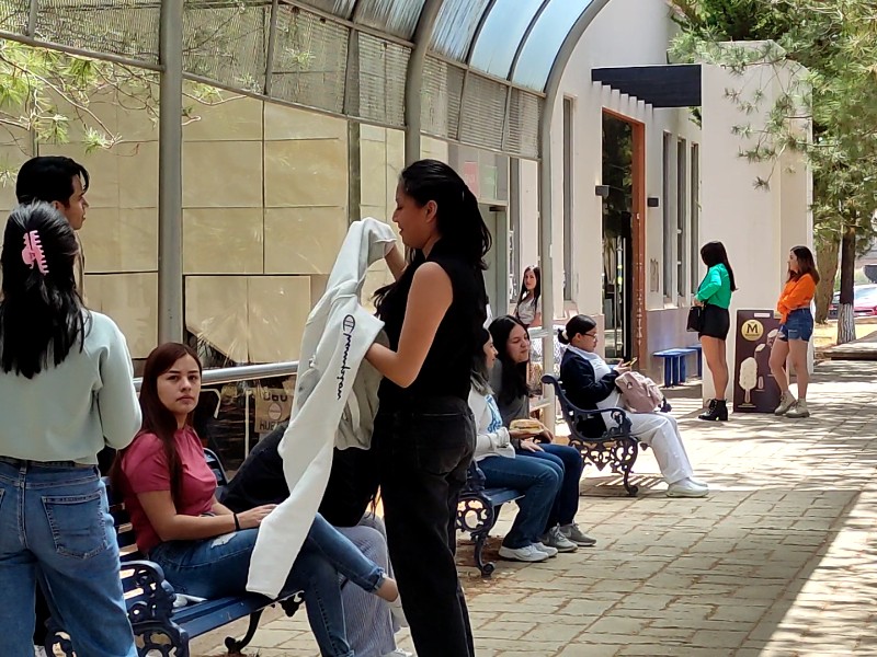 Falta de acceso a computadoras abre brecha digital en alumnos universitarios
