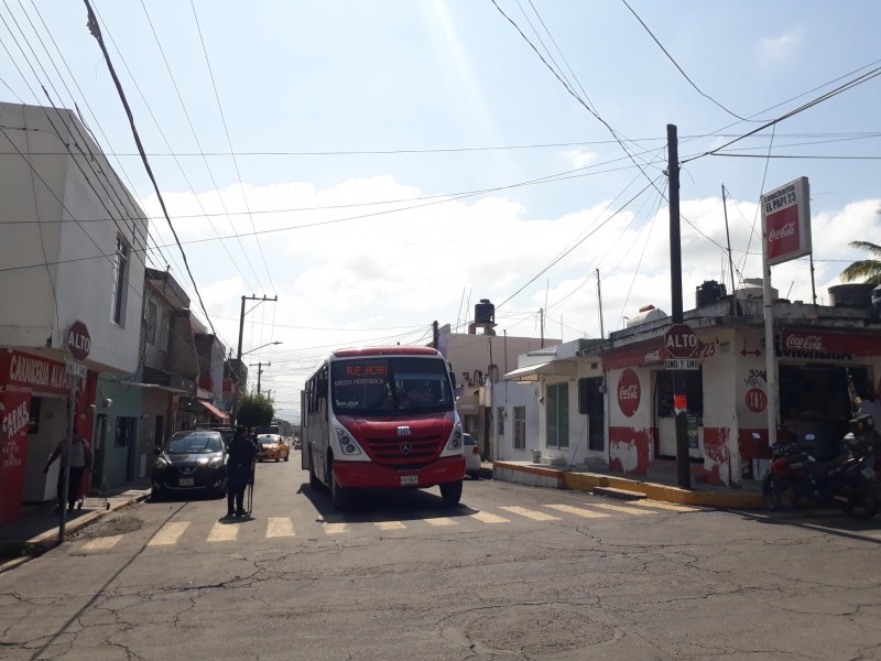 Falta de camiones afecta bolsillos en colonia Morelos
