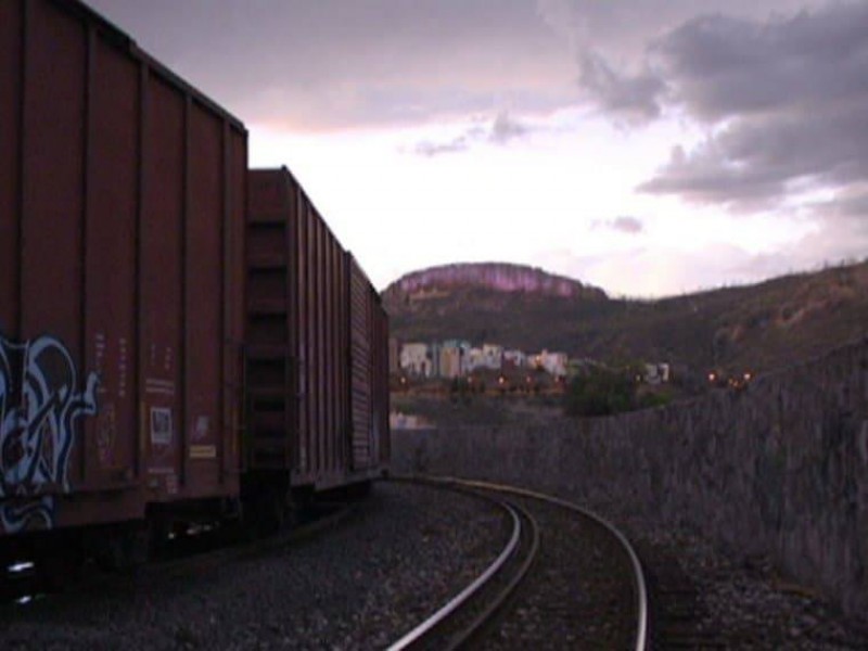 Falta de coordinación provoca choque entre trenes