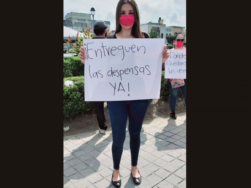 Falta de despensas provoca manifestación frente a palacio de gobierno