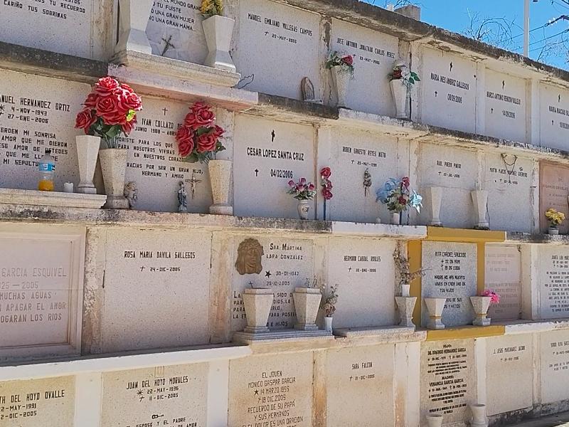 Falta de espacio y altos costos en panteones impulsan la cremación
