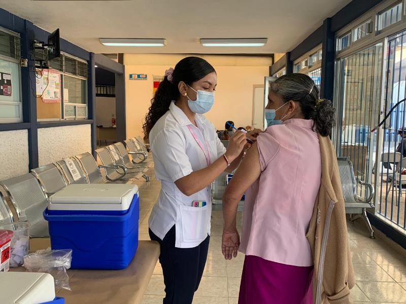 Falta de medicamentos en IMSS e ISSSTE sobrecarga sistema de salud estatal