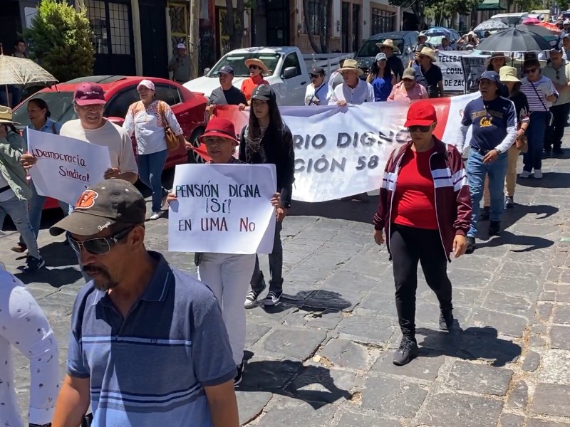 Falta de pagos a maestros inhibe la economía