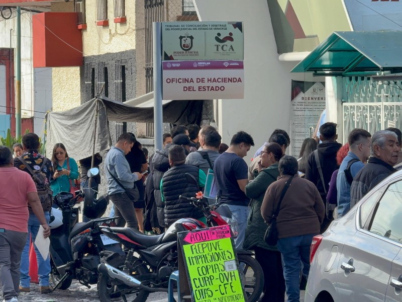 Falta de personal en Hacienda genera molestias entre contribuyentes xalapeños