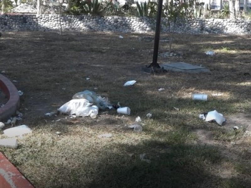 Falta de recolección en la Zapata, genera contaminación en parque