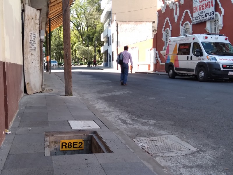 Falta de registros en calles de Toluca un peligro constante