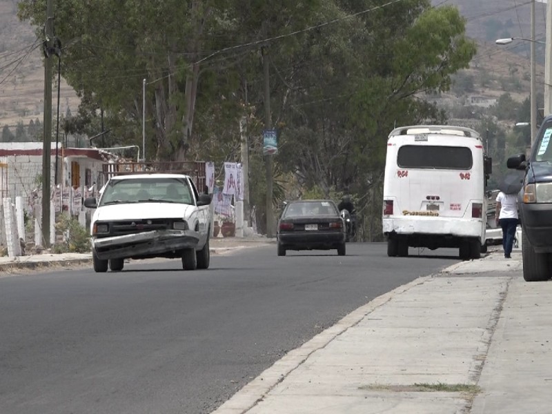 Falta de transporte, afecta a vecinos Azumiatla