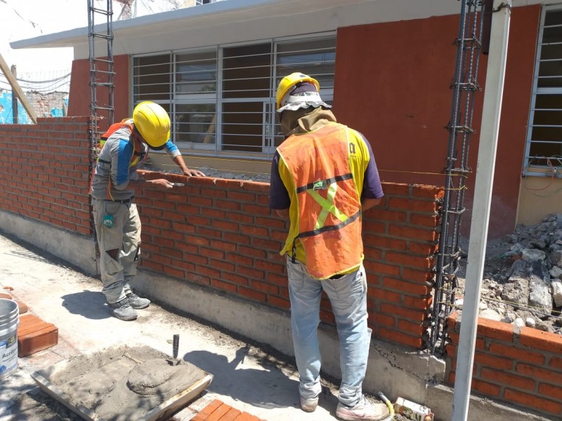 Falta rehabilitar 900 escuelas de Querétaro