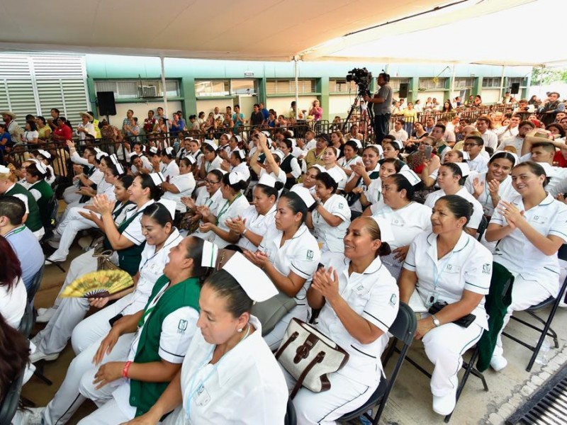 Faltan dos mil 500 plazas médicas en Michoacán