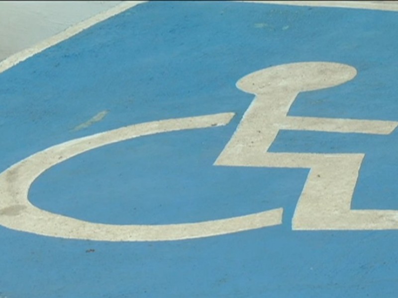 Faltan estacionamientos para personas con discapacidad
