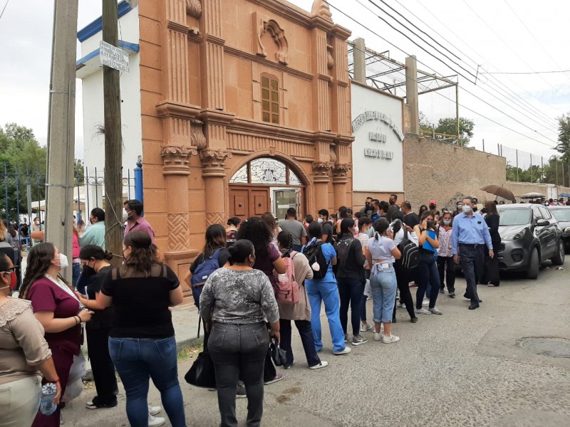 Faltaron vacunas para personal médico particular