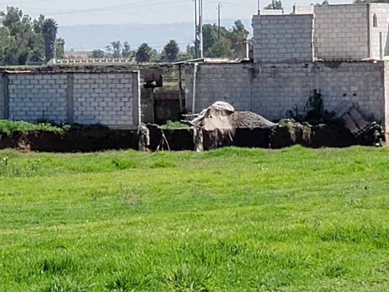 Familia afectada por socavón inconforme por terreno que les regalarán