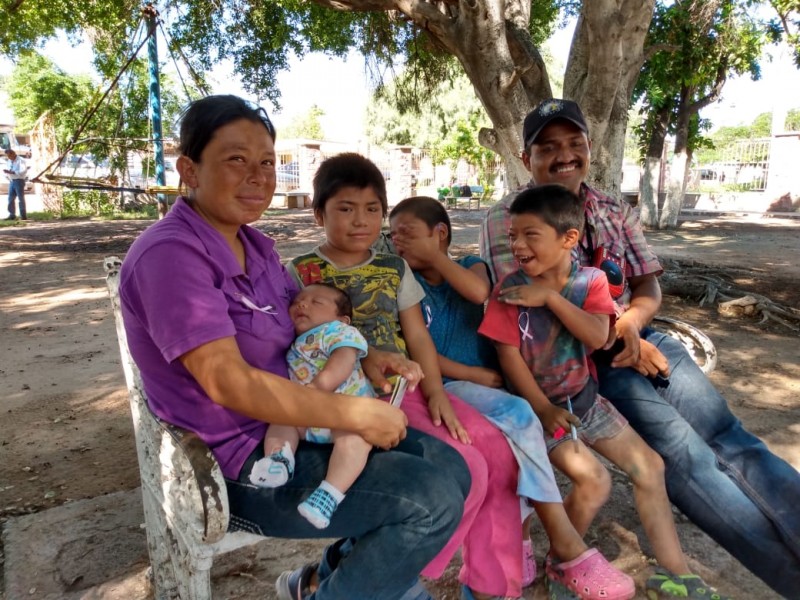 Familia busca ayuda; realidad de pobreza en México