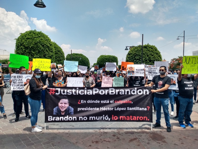 Familia de Brandon rompe el silencio y marchan exigiendo justicia