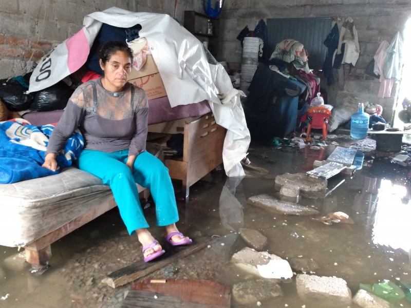 Familia desamparada, pierde todo a causa de las lluvias