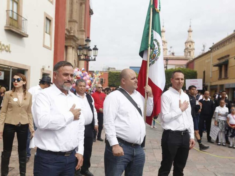 Familia Lebarón replica caminata por la paz en León, Guanajuato