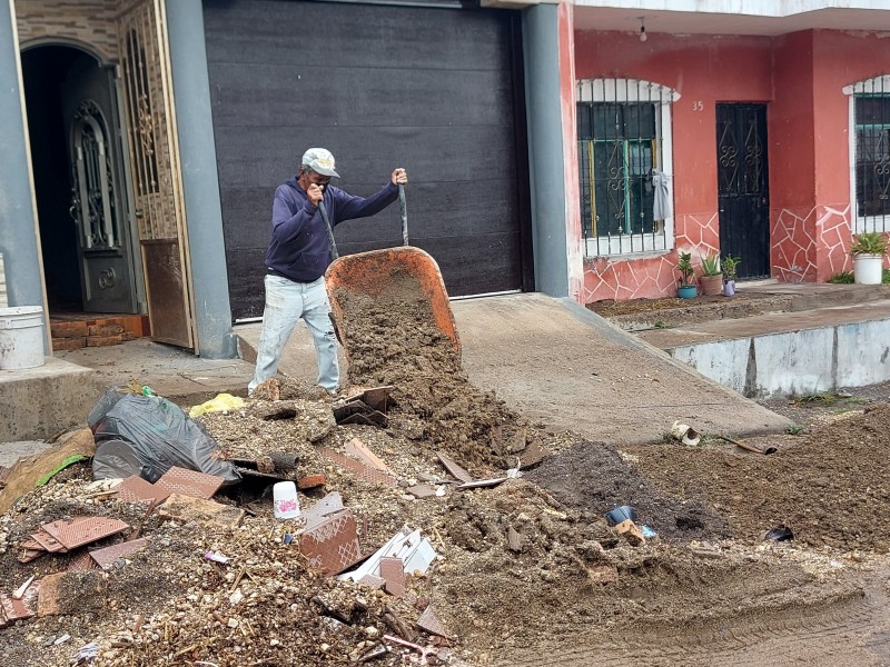 Familia lo pierde todo a causa de deslave en Xalisco