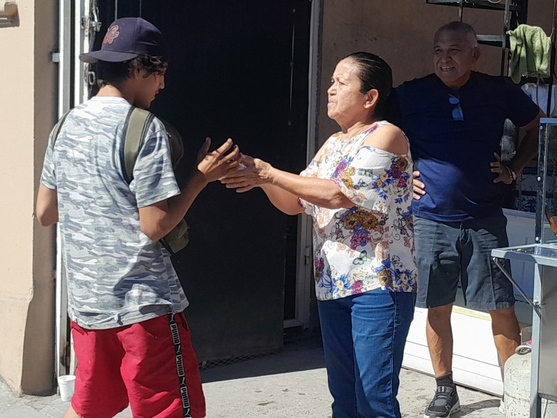 Familia Verduzco cumple con su manda a San Judas Tadeo regalando alimentos Familia Verduzco cumple con su manda a San Judas Tadeo regalando alimentos