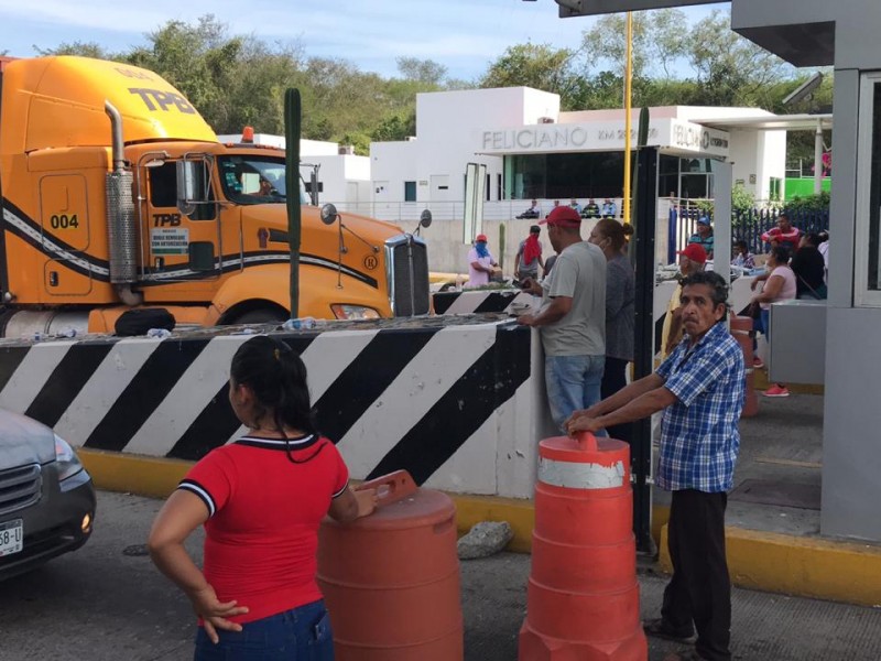 Familiares de damnificados por amoníaco toman caseta Feliciano