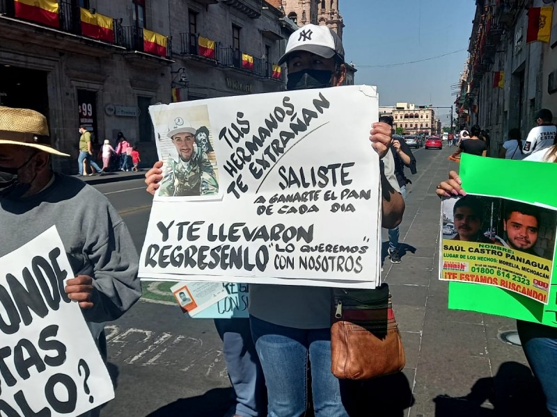 Familiares de desaparecidos se manifiestan en el Congreso del Estado