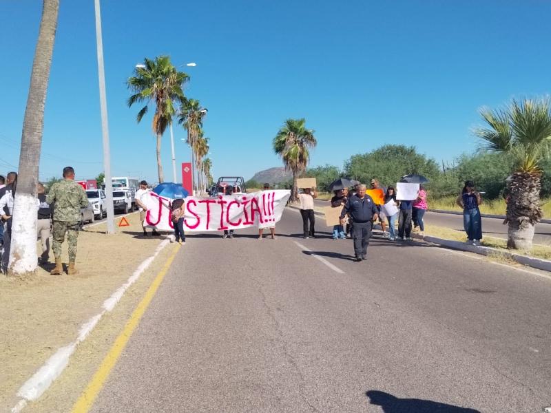 Familiares de detenidos cierran bulevar Tetakawi y exigen respuestas a autoridades