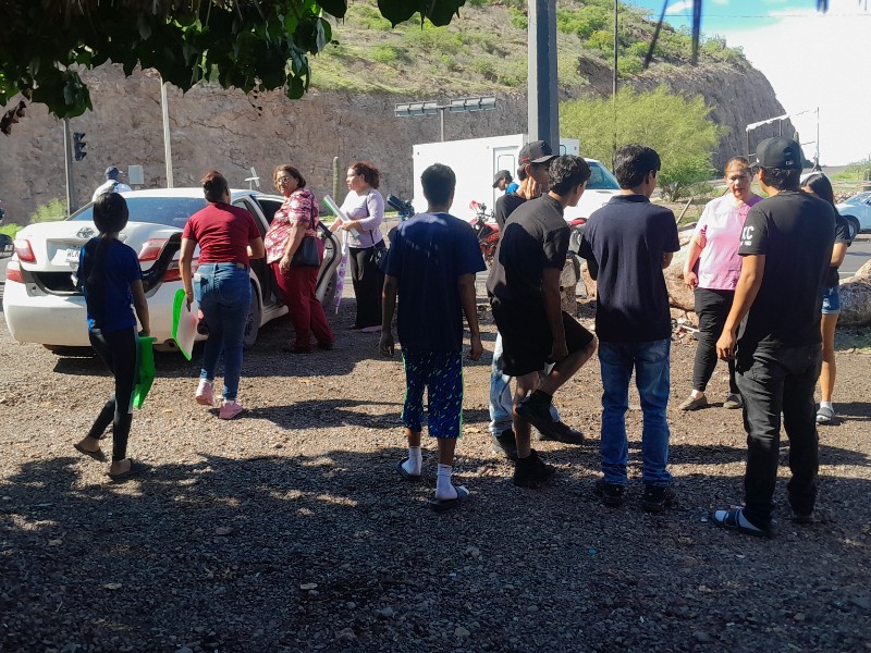 Cierran carretera por Tadeo, detenido ayer en operativo