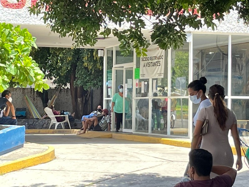 Familiares de pacientes COVID19, obligados a comprar medicamentos por carencia