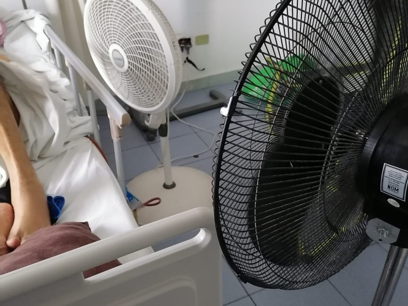 Familiares de pacientes del Issste denuncia falta de aires acondicionados