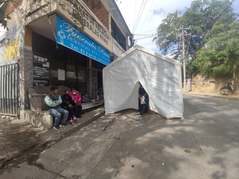 Familiares de pacientes internados en el Hospital Civil reciben apoyos