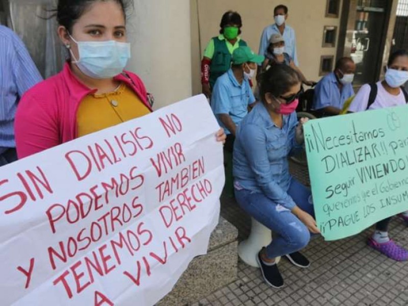 Familiares de pacientes nefrópatas denuncian mal servicio