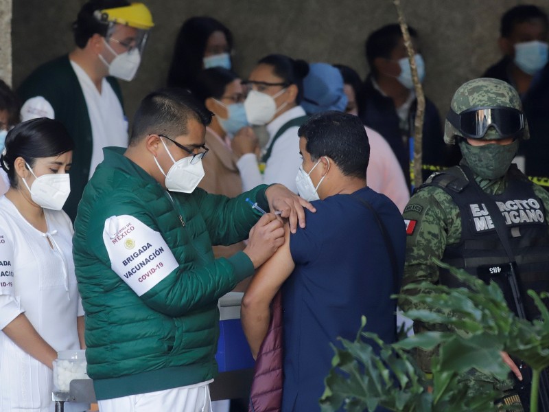 Familiares de personal médico piden a ciudadanía vacunarse contra covid-19
