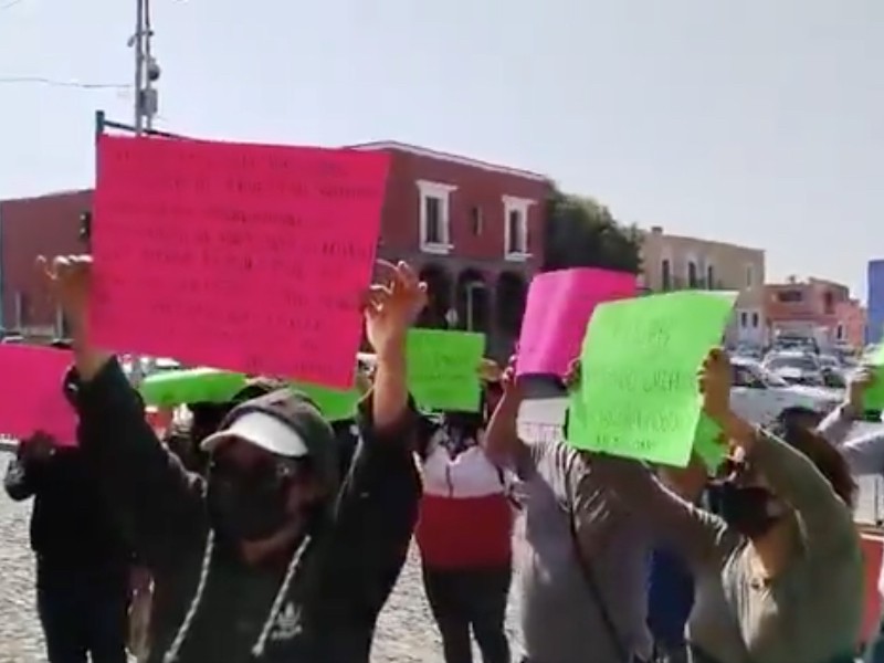 Familiares de reos en Tepexi se manifestaron por irregularidades